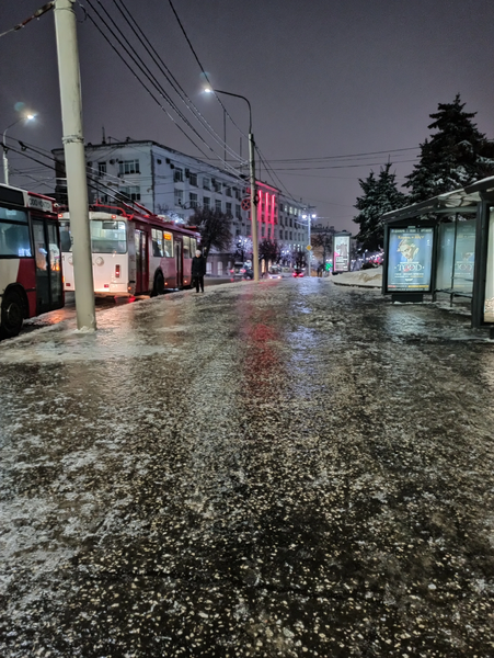 Во Владимирской области прошел ледяной дождь и на дорогах и тротуарах образовалась наледь