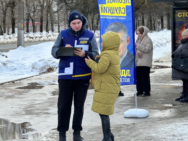 В ходе Всероссийского опроса граждан в ЛДПР обратились с просьбой оборудовать автобусную остановку 