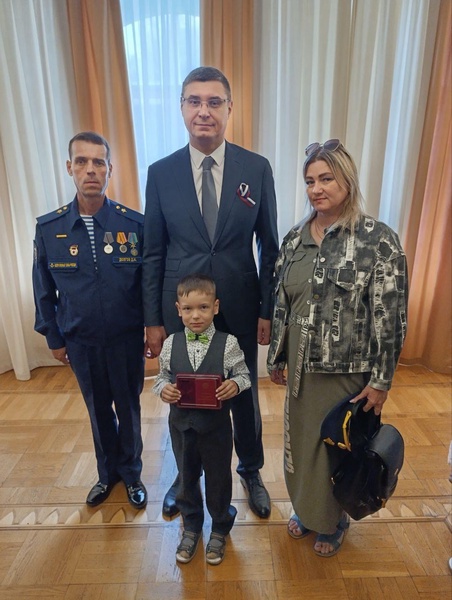 Губернатор Владимирской области вручил медаль «За отвагу» активисту ЛДПР Данилу Долгову