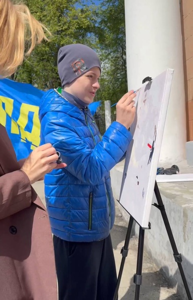 Молодежь ЛДПР провела акцию Рисуем победу