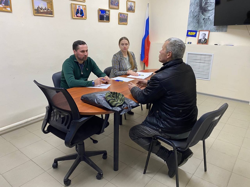 Депутат Волгоградской областной Думы провел прием граждан в региональном штабе ЛДПР