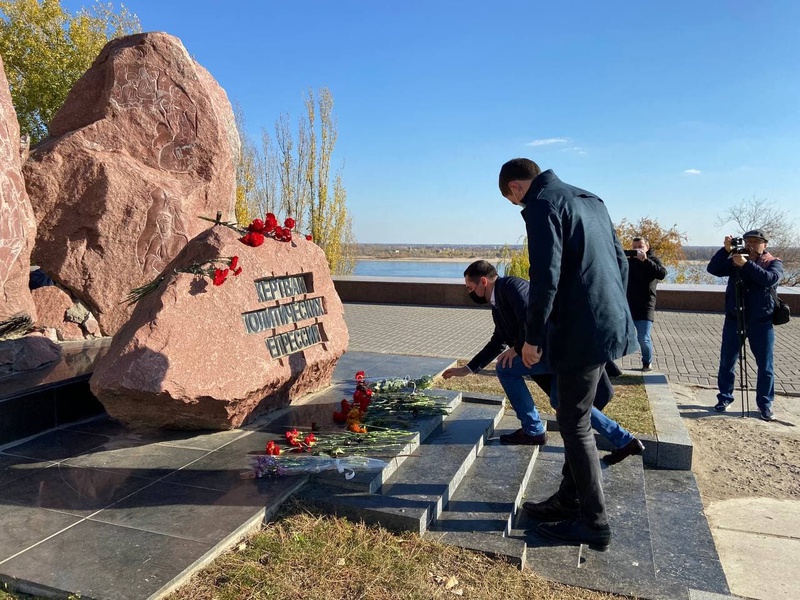 Памятник - возможность увековечить цену мирной жизни