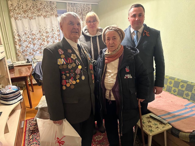 Депутаты ЛДПР поздравили ветеранов из общества «Дети Сталинграда» с Днём разгрома фашистских войск под Сталинградом 