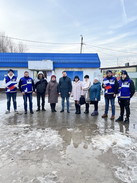 Жители Средней Ахтубы поделились своим мнением с Волгоградскими активистами ЛДПР относительно развития района 