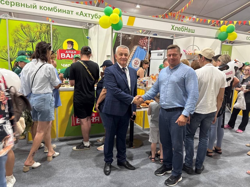 Депутат от ЛДПР Роман Соколов и координатор ЛДПР Ольга Блоха приняли участие во Всероссийском дне поля