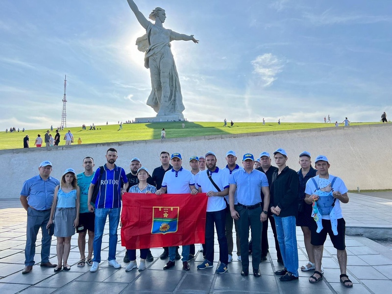 В День памяти и скорби волгоградские активисты возложили цветы к вечному огню 