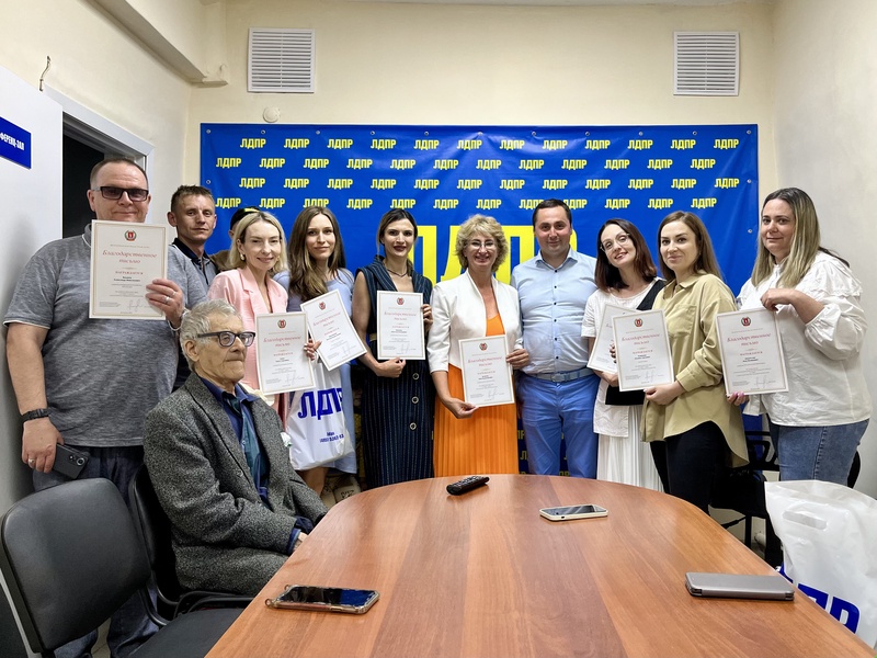 В реготделении ЛДПР состоялся круглый стол в честь Дня предпринимательства