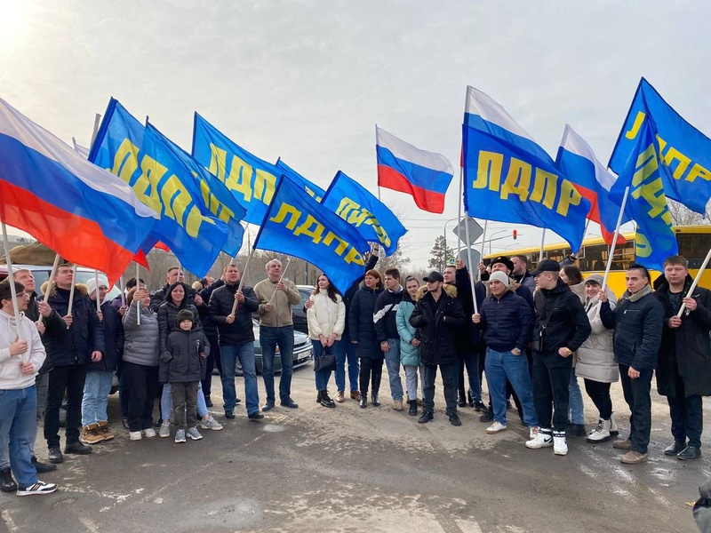 Активисты ЛДПР в Волгоградской области почтили память защитников Родины 