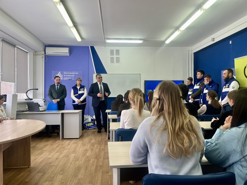 Депутат Госдумы Каплан Панеш пообщался со студентами Волгоградского педагогического колледжа 
