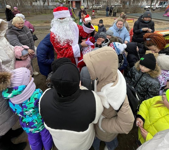 Депутаты Волжской городской Думы от ЛДПР организовали новогодний праздник для жителей 9 округа 