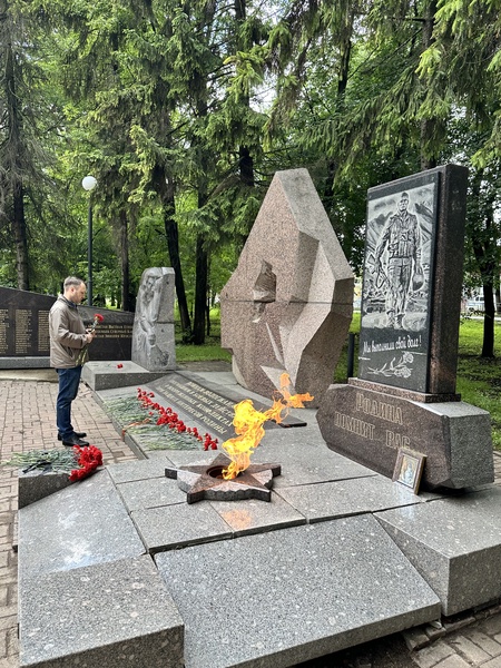 Активист ЛДПР почтил память ветеранов боевых действий 