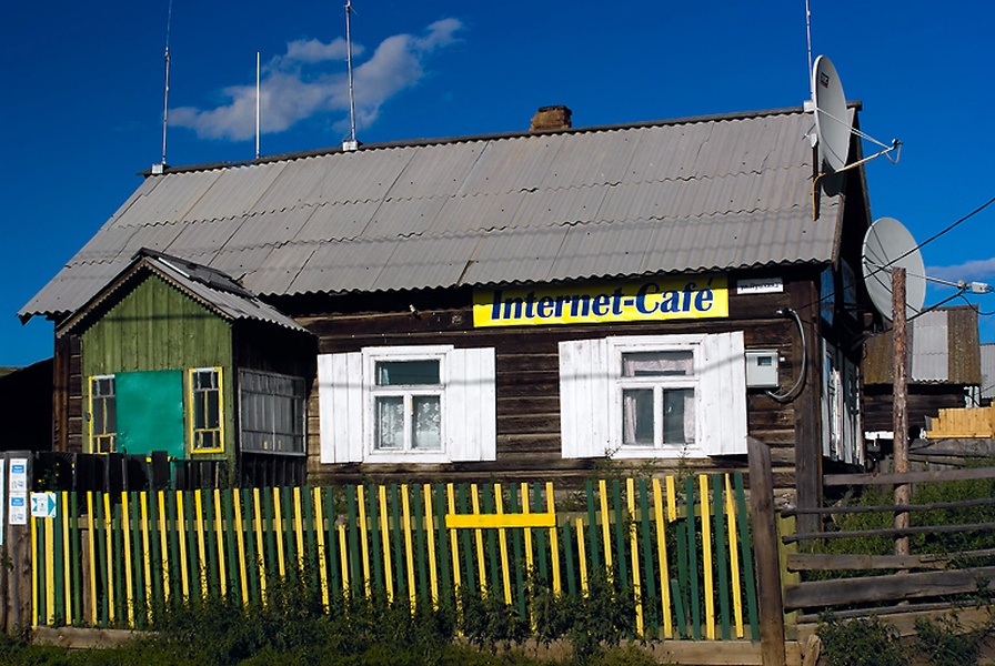 Жители сельских населенных пунктов. Интернет в деревне. Высокоскоростной интернет в деревне. Компьютер в деревне. Интернет в сельской местности.