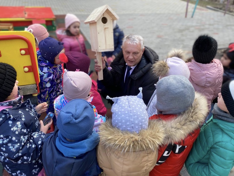 Воронежские партийцы поздравили земляков с международным днём птиц