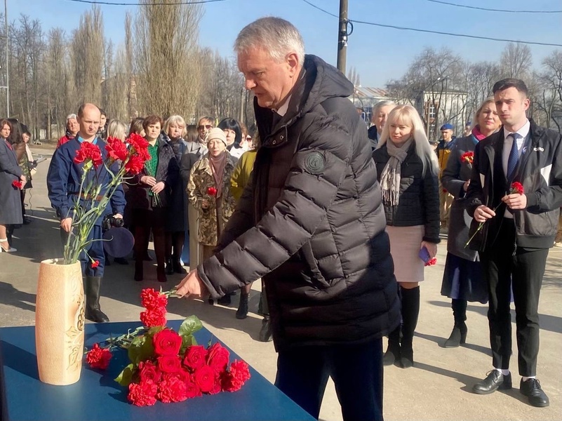 Воронежский депутат ЛДПР почтил память Героя России Александра Крынина