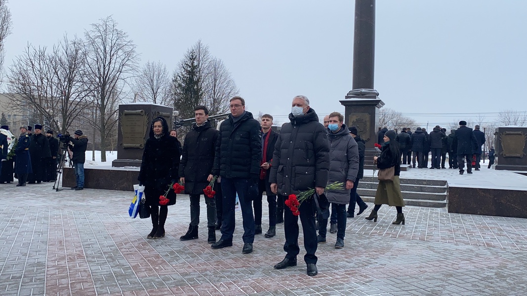 Воронежские партийцы почтили память защитников столицы Черноземья