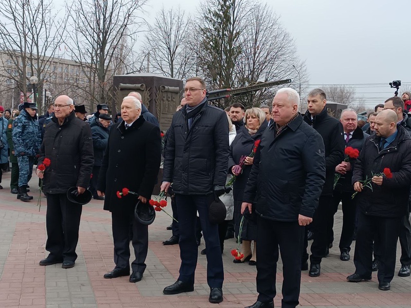 Депутат Овсянников принял участие в церемонии, посвященной 82-й годовщине освобождения Воронежа