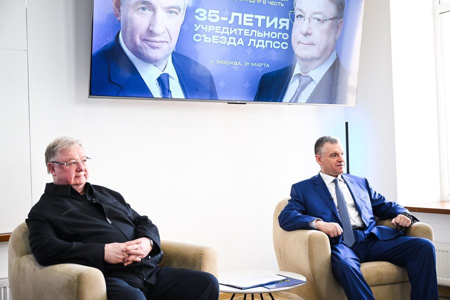 Леонид Слуцкий и Сергей Степашин поговорили с молодежью о прошлом и будущем ЛДПР