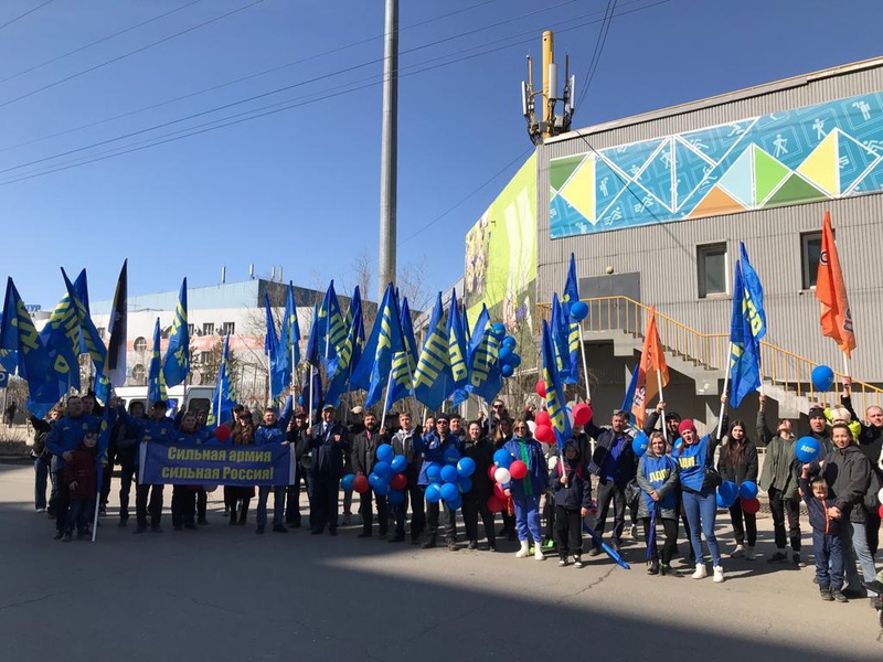 ЛДПР в Якутии вышли на парад в Первомай