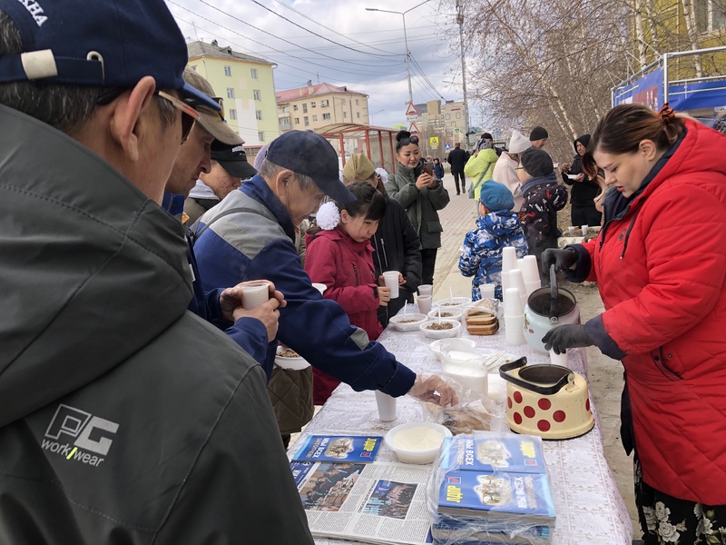 Символ памяти и победы: якутян накормили солдатской кашей