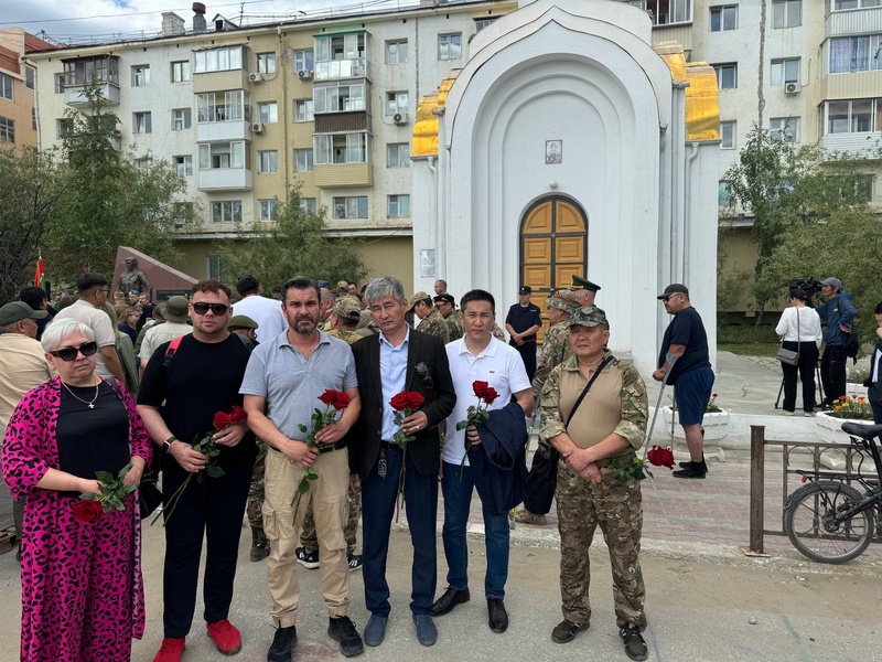ЛДПР объединяет людей в память о героях