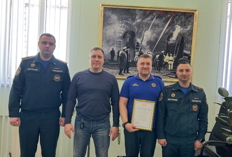 Депутат Артём Пикалов поздравил пожарных Нового Уренгоя с профессиональным праздником
