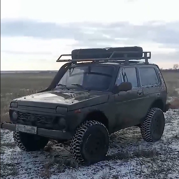 В зону проведения СВО доставлен автомобиль "Нива"