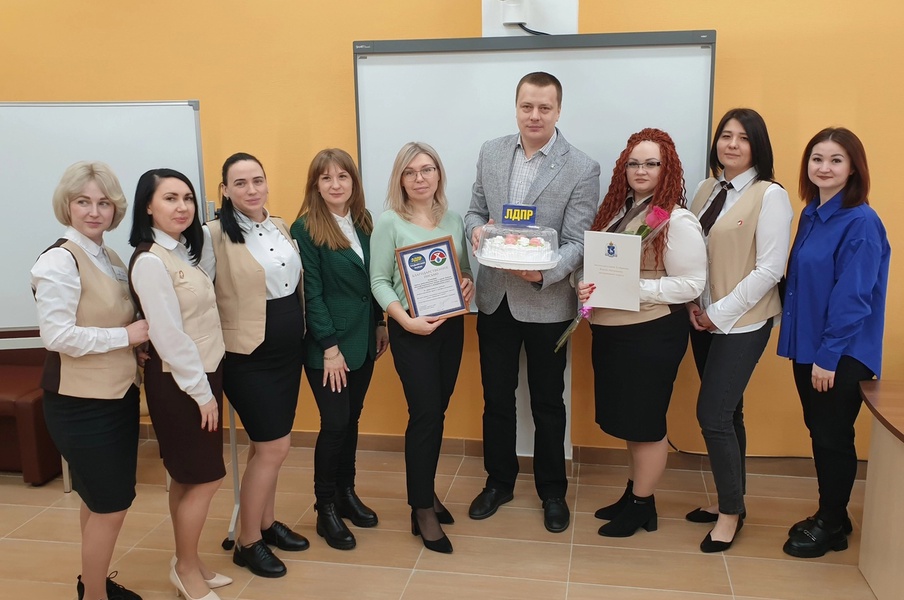 Сотрудников надымского МФЦ поблагодарили за их работу