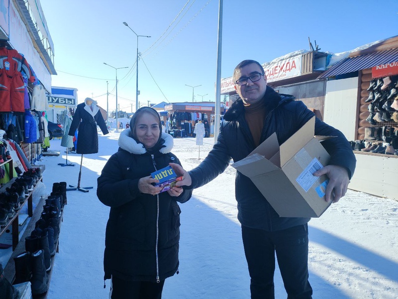 Активисты ЛДПР в Салехарде поздравили жителей с праздником Ураза-Байрам