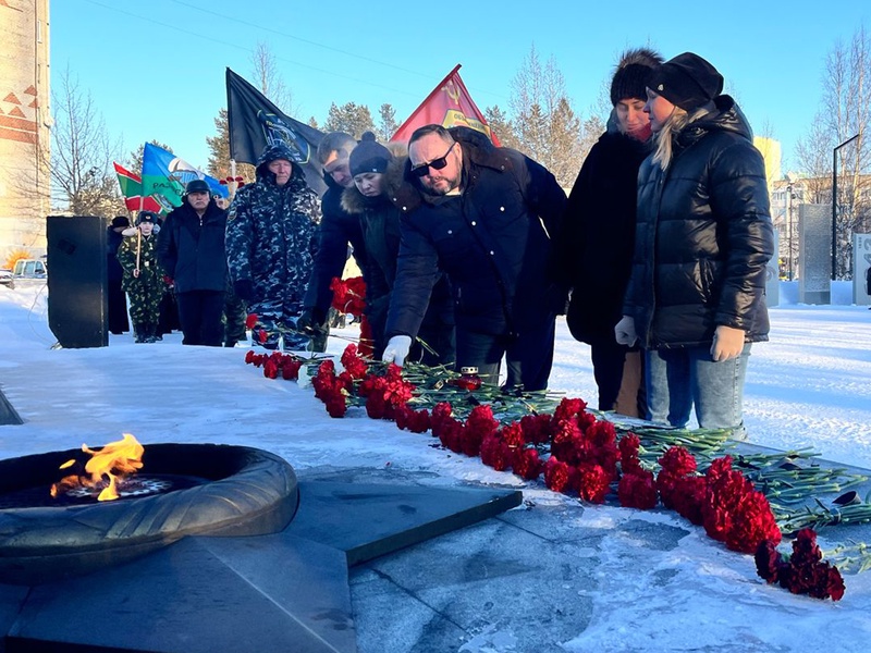 Партийцы в Ноябрьске почтили память воинов-интернационалистов