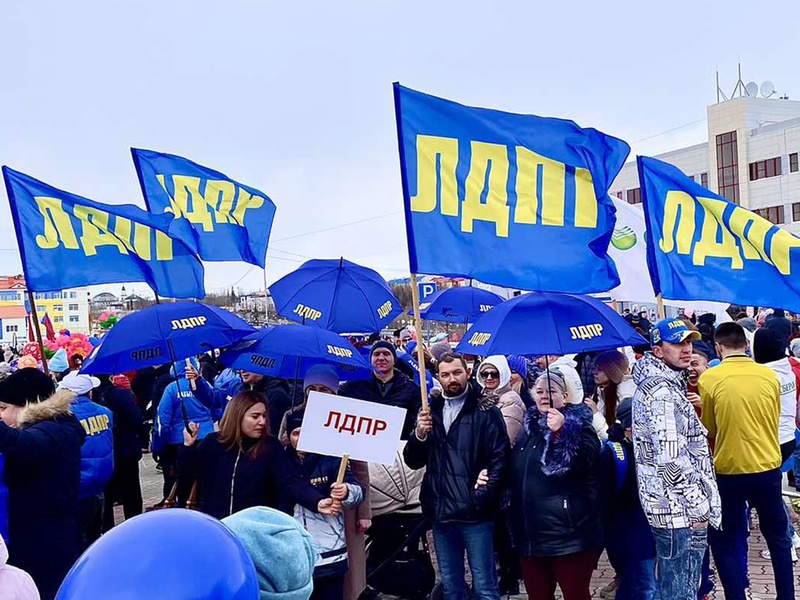 Партийцы на Ямале отметили первомай