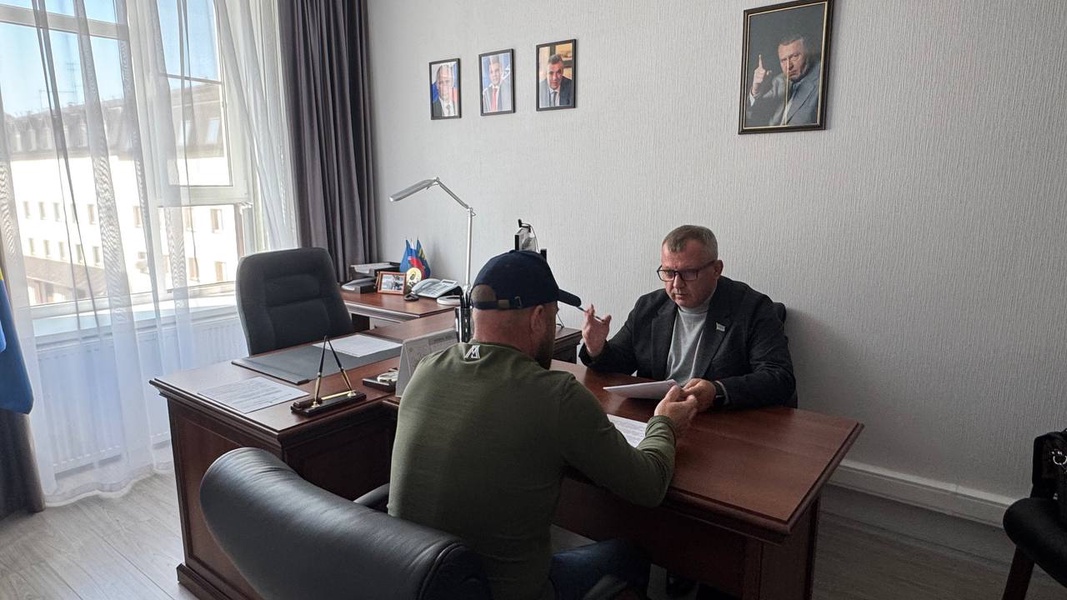 Ежемесячный прием граждан депутатами ЛДПР вызывает отклик у жителей ЯНАО
