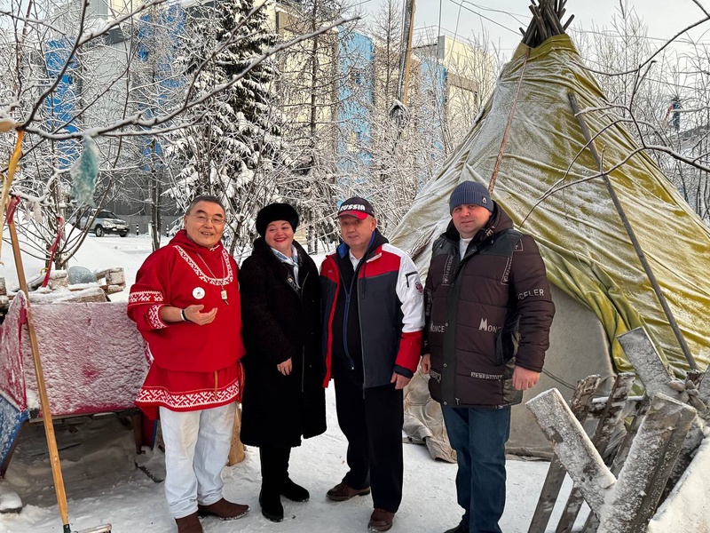 В Новом Уренгое партийцы обсудили меры поддержки КМНС