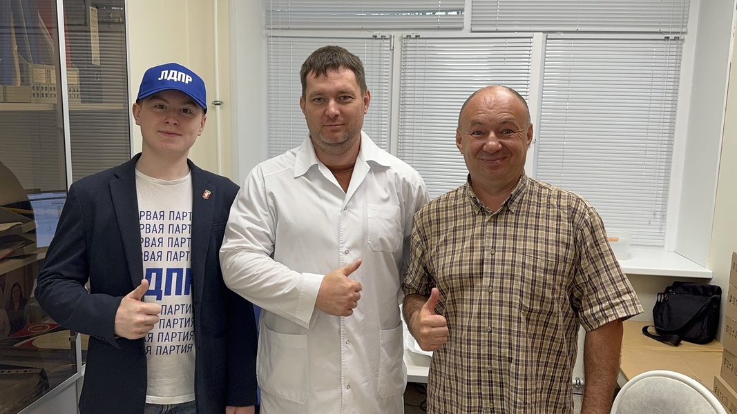 ЛДПР в Ярославле поздравила с Днём донора коллектив станции переливания крови