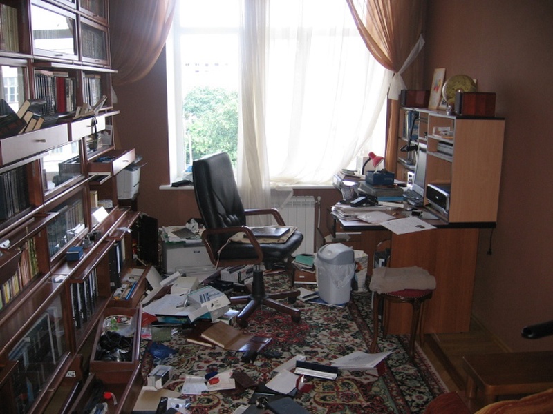 После кражи. Квартира после ограбления. Комната после кражи. Квартира после кражи. Комната после ограбления.