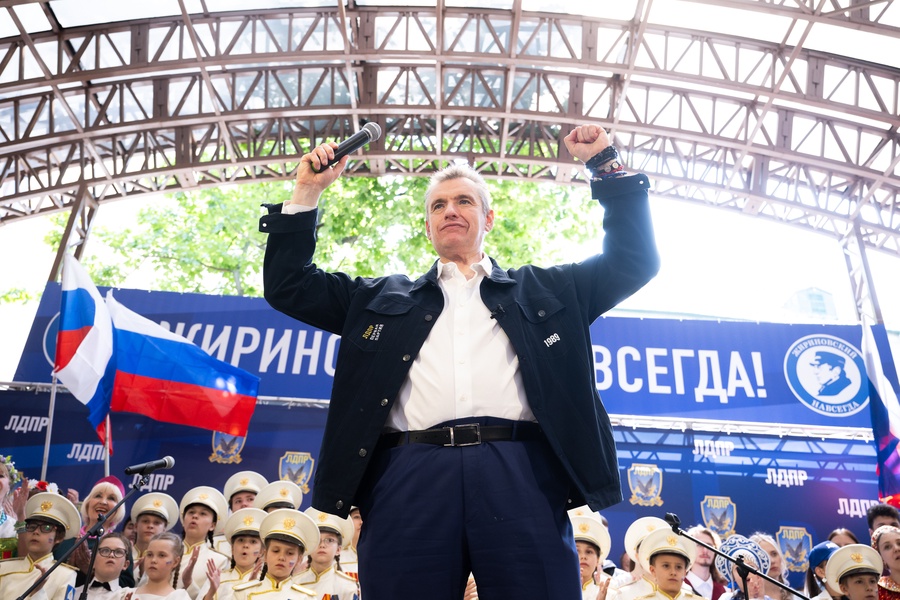  В День России ЛДПР провела патриотический митинг-концерт.