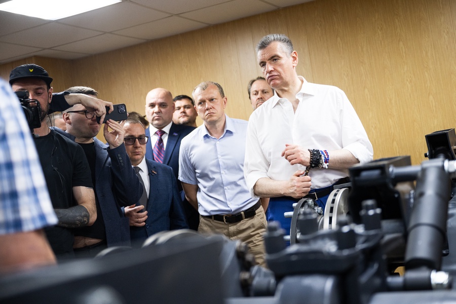 Леонид Слуцкий посетил Мариуполь с рабочим визитом и договорился о помощи ЛДПР в восстановлении и развитии города